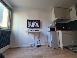 
                                                                                        Location
                                                                                         Beau studio entièrement meublé et rénové 13m²
