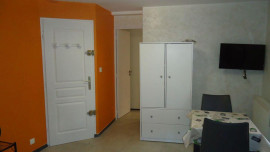 
                                                                                        Location
                                                                                         Beau studio entièrement rénové 20m² centre