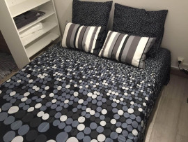 
                                                                                        Location
                                                                                         Beau studio meublé 10m² vue sur les toits