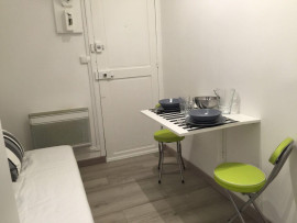 
                                                                                        Location
                                                                                         Beau studio meublé 10m² vue sur les toits