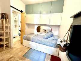 
                                                                                        Location
                                                                                         Beau studio meublé 11m² refait à neuf