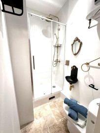 
                                                                                        Location
                                                                                         Beau studio meublé 11m² refait à neuf