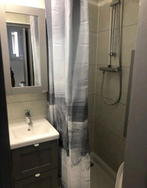 
                                                                                        Location
                                                                                         Beau studio meublé 12m² entièrement rénové