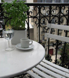 
                                                                                        Location
                                                                                         Beau studio meublé 13,50 m² + balcon Paris 11E