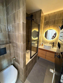 
                                                                                        Location
                                                                                         Beau studio meublé 14m² vue Cathédrale