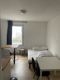 
                                                                                        Location
                                                                                         Beau studio meublé 17m²