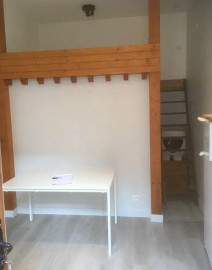 
                                                                                        Location
                                                                                         Beau studio meublé 17m² avec accès cour