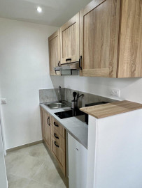
                                                                                        Location
                                                                                         Beau studio meublé 17m² entièrement refait à neuf