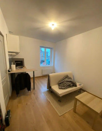 
                                                                                        Location
                                                                                         Beau studio meublé 17m² rénové et lumineux