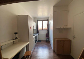 
                                                                                        Location
                                                                                         Beau studio meublé 18m²