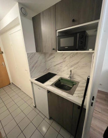 
                                                                                        Location
                                                                                         Beau studio meublé 18m² lumineux et sans vis-à-vis