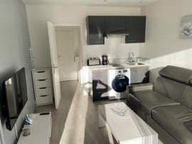 
                                                                                        Location
                                                                                         Beau studio meublé 18m² proche métro Jaurès