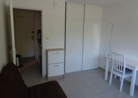 
                                                                                        Location
                                                                                         Beau studio meublé 18m²  refait à neuf