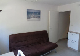 
                                                                                        Location
                                                                                         Beau studio meublé 18m²  refait à neuf