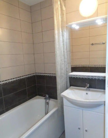 
                                                                                        Location
                                                                                         Beau studio meublé 18m²  refait à neuf