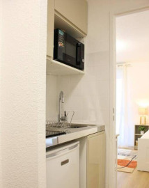 
                                                                                        Location
                                                                                         Beau studio meublé 19 m² à Courbevoie