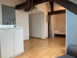 
                                                                                        Location
                                                                                         Beau studio meublé 20m² (39m² au sol)