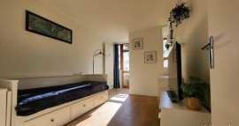 
                                                                                        Location
                                                                                         Beau studio meublé 20m² avec balcon refait à neuf