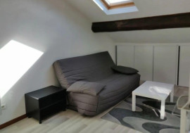 
                                                                                        Location
                                                                                         Beau studio meublé 20m² dans rue calme