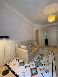 
                                                                                        Location
                                                                                         Beau studio meublé 20m² proche Trocadéro