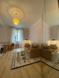 
                                                                                        Location
                                                                                         Beau studio meublé 20m² proche Trocadéro