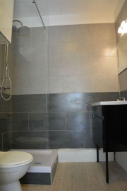 
                                                                                        Location
                                                                                         Beau studio meublé 20m² REFAIT A NEUF