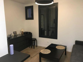 
                                                                                        Location
                                                                                         Beau studio meublé 20m² refait tout équipé
