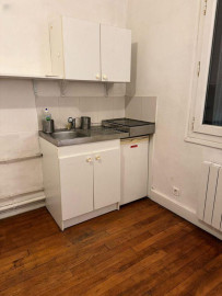 
                                                                                        Location
                                                                                         Beau studio meublé 21m²