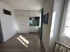 
                                                                                        Location
                                                                                         Beau studio meublé 21m²