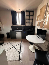 
                                                                                        Location
                                                                                         Beau studio meublé 21m²