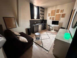 
                                                                                        Location
                                                                                         Beau studio meublé 21m²
