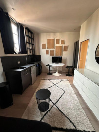 
                                                                                        Location
                                                                                         Beau studio meublé 21m²