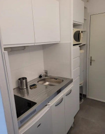 
                                                                                        Location
                                                                                         Beau studio meublé 22 m² refait à neuf