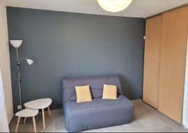 
                                                                                        Location
                                                                                         Beau studio meublé 22 m² refait à neuf