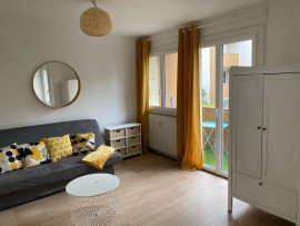 
                                                                                        Location
                                                                                         Beau studio meublé 22m²