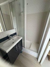 
                                                                                        Location
                                                                                         Beau studio meublé 22m²