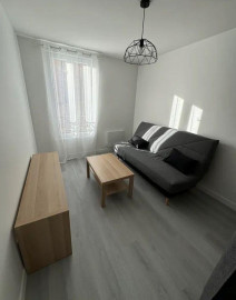 
                                                                                        Location
                                                                                         Beau studio meublé 22m²
