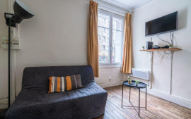 
                                                                                        Location
                                                                                         Beau studio meublé 22m²