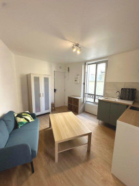 
                                                                                        Location
                                                                                         Beau studio meublé 22m² refait à neuf