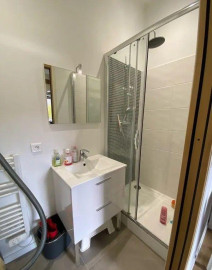 
                                                                                        Location
                                                                                         Beau studio meublé 22m² refait à neuf au calme