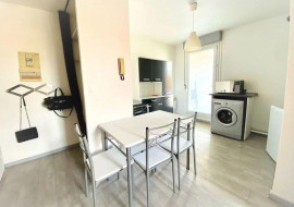 
                                                                                        Location
                                                                                         Beau studio meublé 23m² avec grand balcon