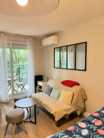 
                                                                                        Location
                                                                                         Beau studio meublé 23m² dans résidence +piscine