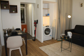 
                                                                                        Location
                                                                                         Beau studio meublé 23m² traversant refait à neuf