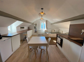 
                                                                                        Location
                                                                                         Beau studio meublé 24m² au sol (17m² carrez)