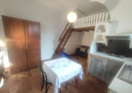 
                                                                                        Location
                                                                                         Beau studio meublé 24m² avec jardin