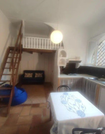 
                                                                                        Location
                                                                                         Beau studio meublé 24m² avec jardin