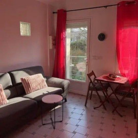
                                                                                        Location
                                                                                         Beau studio meublé 24m² avec terrasse
