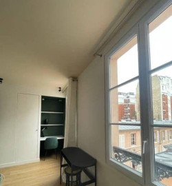 
                                                                                        Location
                                                                                         Beau studio meublé 24m² refait à neuf et équipé