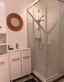 
                                                                                        Location
                                                                                         Beau studio meublé 25m²