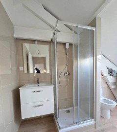
                                                                                        Location
                                                                                         Beau studio meublé 25m²